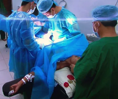 Phẫu thuật kịp thời, cứu sống một ngư dân bị viêm ruột thừa cấp trên đảo Trường Sa Lớn