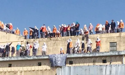 Brazil: Tù nhân nổi loạn, chặt đầu bạn tù, bắt cai ngục làm con tin