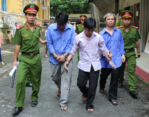 Trộm tài sản của chủ, 3 người làm công lãnh 29 năm tù