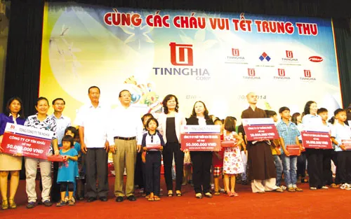 Tổng Công ty Tín Nghĩa tổ chức chương trình “Cùng các cháu vui Tết Trung thu” năm 2014