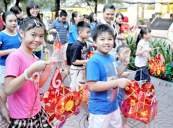 Trao quà Tết Trung thu cho hàng trăm bệnh nhi bị ung thư