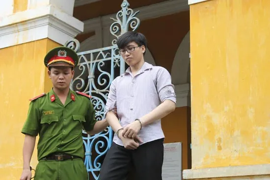 Kẻ cuồng yêu thoát án tử hình