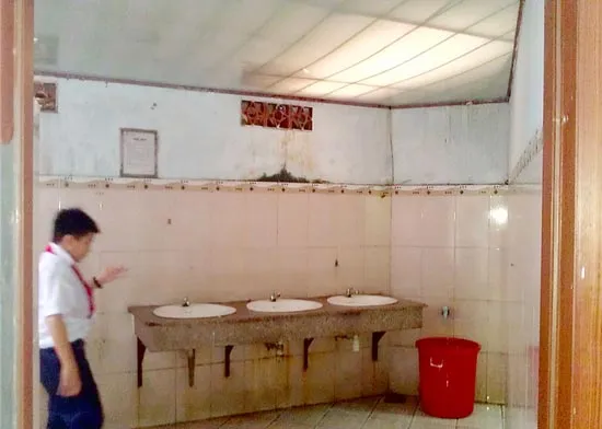 Hiện đại hóa nhà vệ sinh ở trường học - lại trông vào xã hội hóa