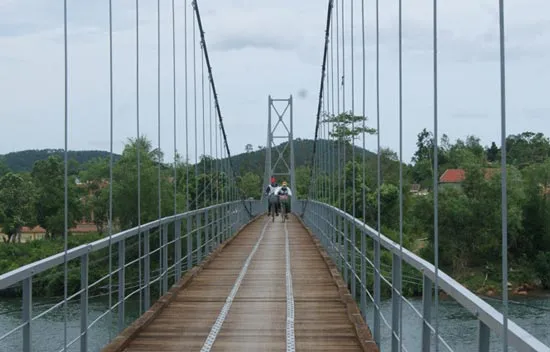 Quảng Bình: Cầu treo được sửa chữa, gần mười ngàn dân tránh ẩn họa đò ngang