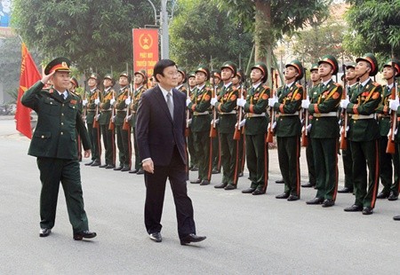 Vietnamese President Truong Tan Sang visits the Capital City Command to commemorate the 60th anniversary of the city's liberation from the French colonial regime.— VNA/VNS Photo Nguyen Khang