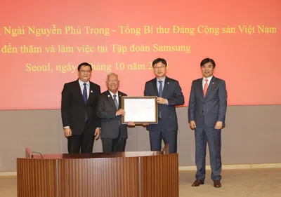 Samsung nhận giấy chứng nhận đầu tư 1,4 tỷ USD tại Khu Công nghệ cao TPHCM