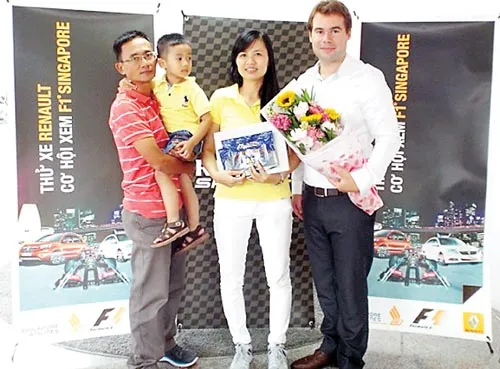 Renault Việt Nam trao giải xem Grand Prix F1 tại Singapore cho khách hàng