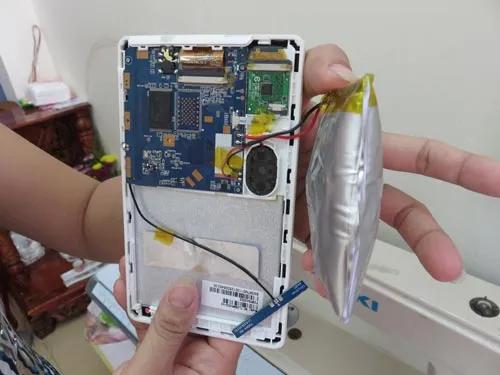 Nổ máy tính bảng Trung Quốc khi đang sạc pin