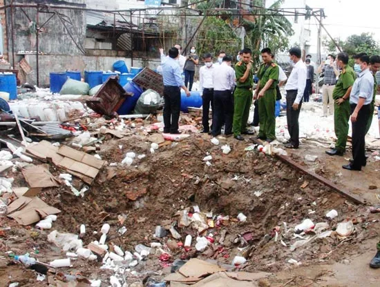 Rà soát hóa chất, đối chiếu giấy phép hoạt động của Công ty Đặng Huỳnh