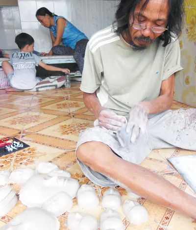 Chuyện kể từ những chiếc mặt nạ