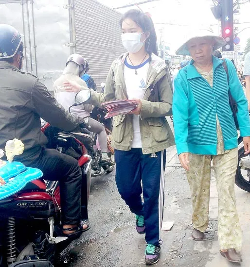 Xả rác ở giao lộ