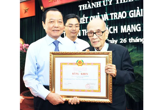 Trao giải Cuộc vận động sáng tác Văn bia “Truyền thống cách mạng Sài Gòn – Chợ Lớn – Gia Định”