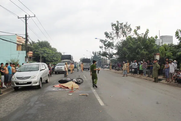 Đâm vào xe tải, một thanh niên tử vong