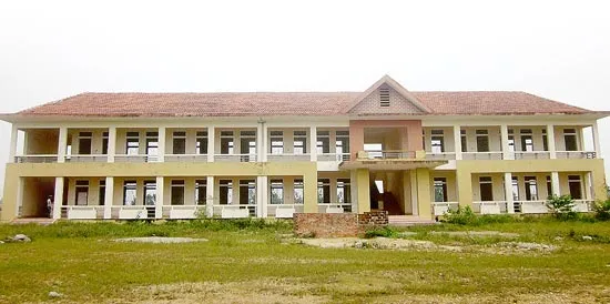 Xây trường học rồi bỏ hoang