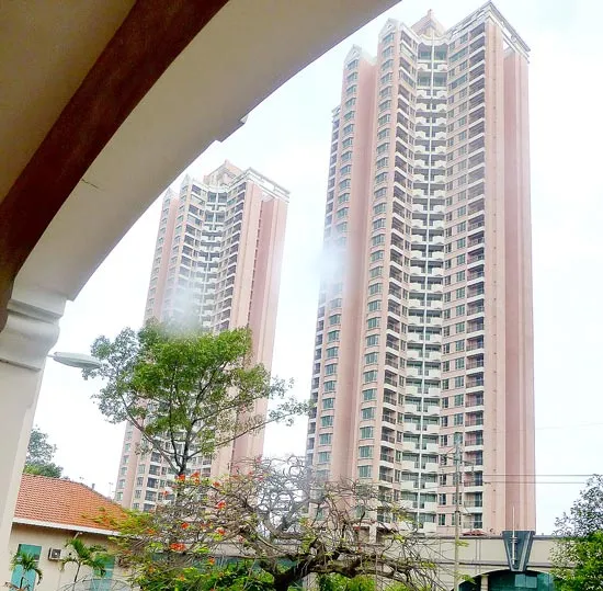 Cao ốc Thuận Kiều Plaza gần 20 năm bỏ trống
