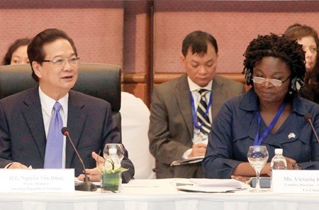 Prime Minister Nguyen Tan Dung (centre) gives a speech at the Viet Nam Development Partnership Forum which opened yesterday in Ha Noi. — VNA/VNS Photo Tran Viet