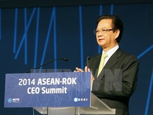 Prime Minister Nguyen Tan Dung addresses the Republic of Korea-ASEAN CEO Summit in Busan (Photo: VNA)