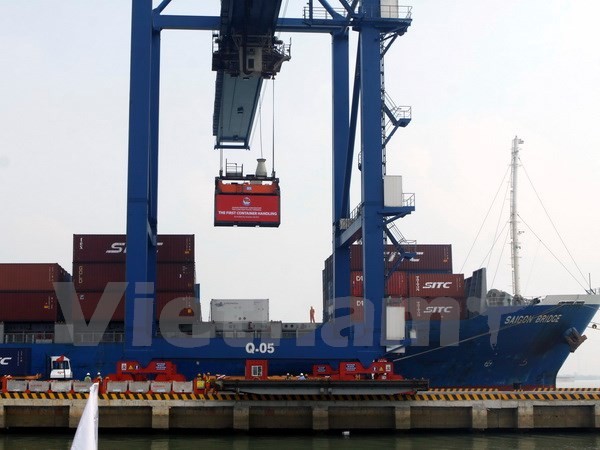 The first vessel docks at Tan Cang Hiep Phuoc Port in HCMC on December 15 (Photo: VNA)