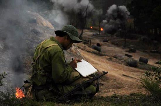A scene in Nhung nguoi viet huyen thoai (The legendary makers)