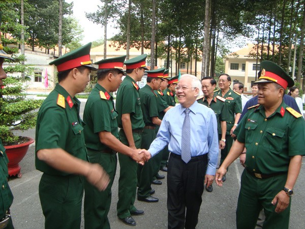Ho Chi Minh City People's Committee Chairman Le Hoang Quan visited the Gia Dinh regime. (Photo: Sggp)