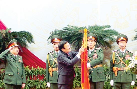 President Truong Tan Sang presented the Gold Star Order to the VPA in recognition of its great contributions to the national revolution.