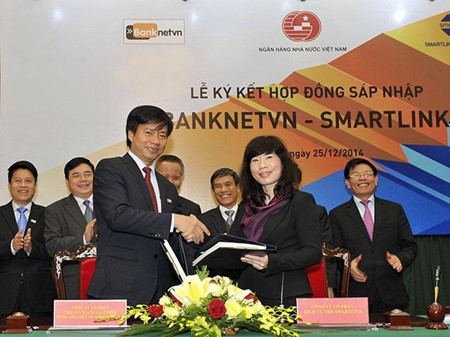 The two largest banking card networks in Viet Nam, Banknetvn and Smartlink are merged in a move to develop infrastructure for retail banking and non-cash payments in Viet Nam. — Photo vietstock