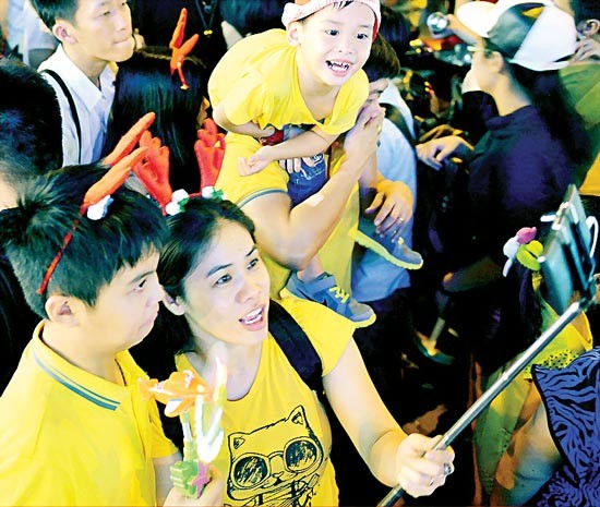 Resident takes photos on Christmas day.(Photo:SGGP)