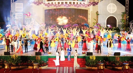(Photo: SGGP) Art performances in closing ceremony. (Photo: SGGP)