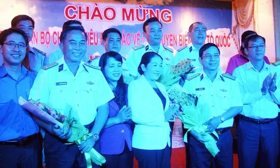 Đoàn cán bộ chiến sĩ bảo vệ biển đảo về thăm TPHCM