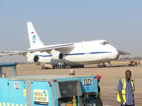 Nigeria chặn giữ một máy bay Nga chở thiết bị quân sự của Pháp