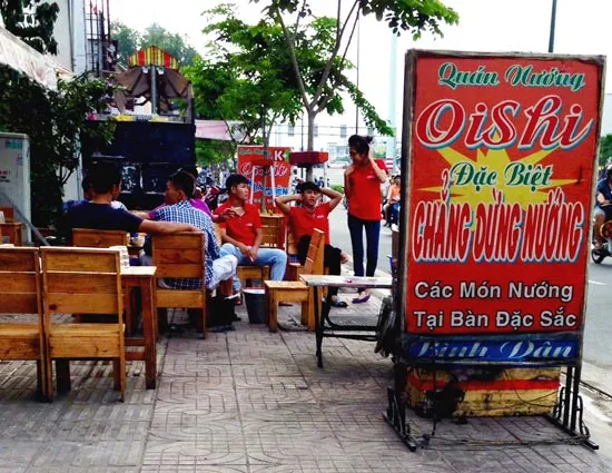 16 tuyến đường văn minh đô thị ở TPHCM vẫn còn ngổn ngang