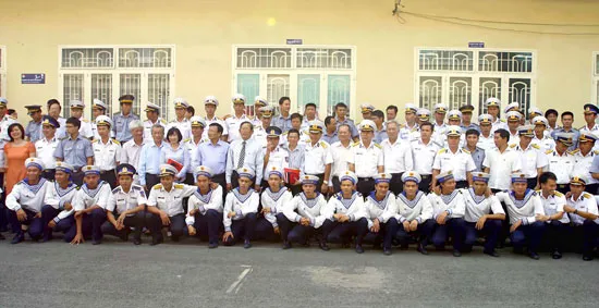 Đoàn chiến sĩ tiêu biểu bảo vệ chủ quyền biển đảo giao lưu với Công ty Vissan