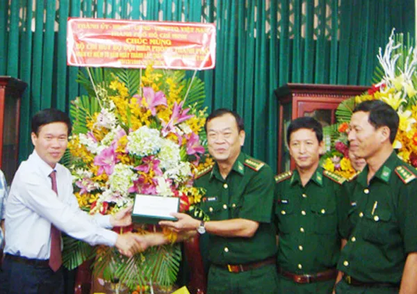 Lãnh đạo TPHCM thăm và chúc mừng các đơn vị quân đội