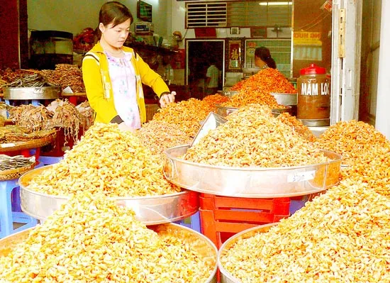 Tất bật lo hàng bán tết