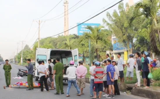 Truy tìm taxi tông chết người bỏ chạy