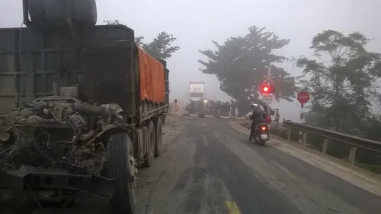 Xe đầu kéo đâm tàu chở hàng, đường sắt Bắc - Nam bị tắc gần 3 giờ đồng hồ