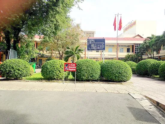 Trụ sở UBND cũng cấm chụp hình (?!)