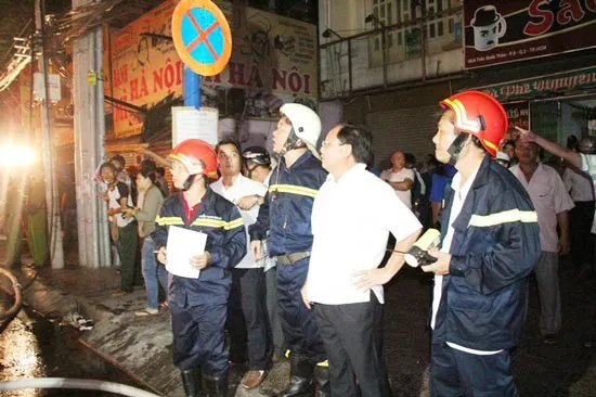 Toàn cảnh vụ cháy 8 căn nhà trên đường Trần Quốc Thảo ảnh 4