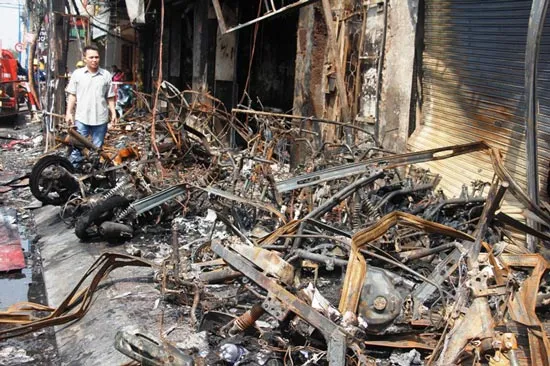 Toàn cảnh vụ cháy 8 căn nhà trên đường Trần Quốc Thảo ảnh 10