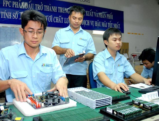Vietnamese electronic companies struggle to stand firm in local market (Photo: SGGP)