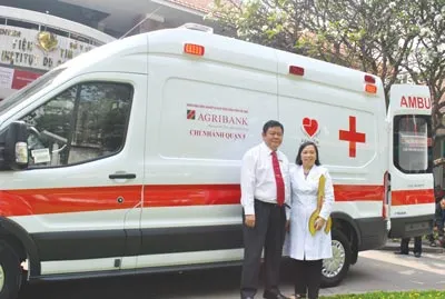 Agribank quận 5 tài trợ hơn 2 tỷ đồng thiết bị y tế cho Bệnh viện Nguyễn Tri Phương và Viện Tim