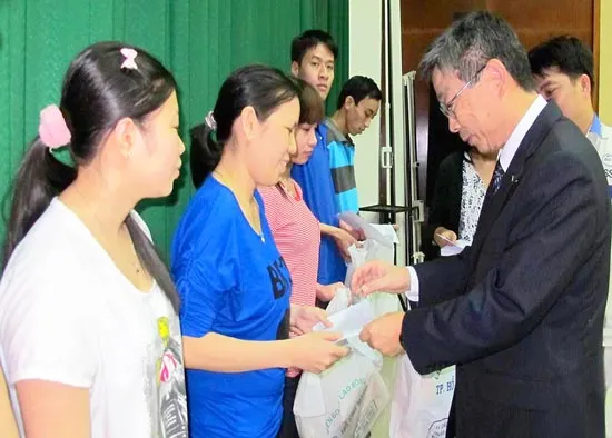 TPHCM - Chung tay lo Tết đủ đầy. Bài 2: Những chuyến xe nghĩa tình