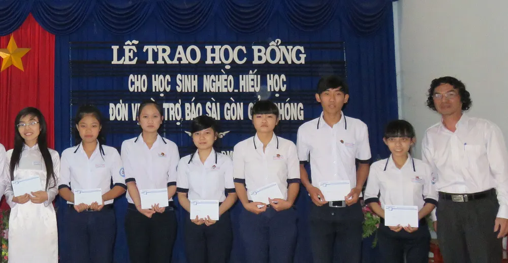 Báo SGGP trao học bổng tại Tây Ninh và Vĩnh Long