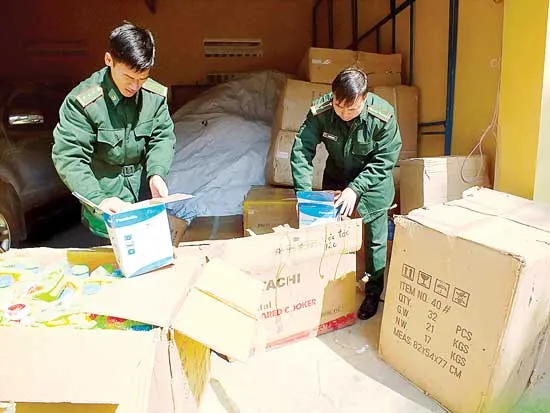 “Sóng ngầm” buôn lậu qua biên giới - Bài 1: Muôn nẻo hàng lậu