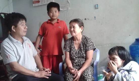 Mỗi đảng viên giúp một hộ nghèo