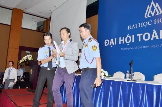 Náo loạn tại đại hội Trường ĐH Hoa Sen