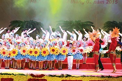 An art performance marks the 85th founding anniversary of the Communist Party of Vietnam. (Photo: Sggp)