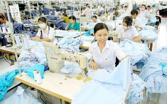 Most Vietnamese garment and textile businesses do outwork (Photo: SGGP)
