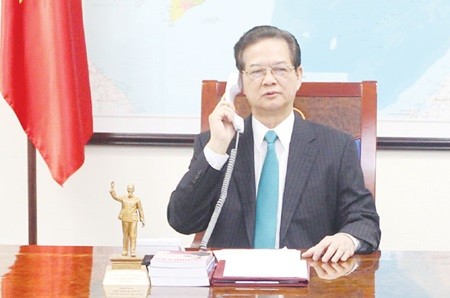 PM Nguyen Tan Dung holds a phone conversation with Japanese PM Shinzo Abe yesterday. — VNA/VNS Photo Duc Tam
