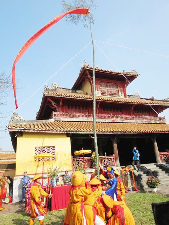 A New Year’s tree planting ceremony at Hue Royal Palace (Photo: SGGP)